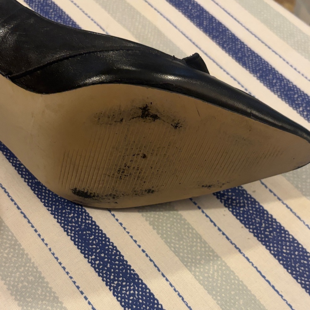 Elegant Talbots Black Leather Women's Pumps - Picture 9 of 12